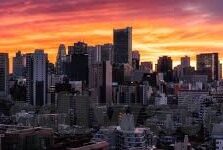 麻豆传媒类似-当然，我们可以创造一篇既不刻板也富含深意的文章，而且五脏俱全，通过一个婉转的叙事手法来探讨该话题